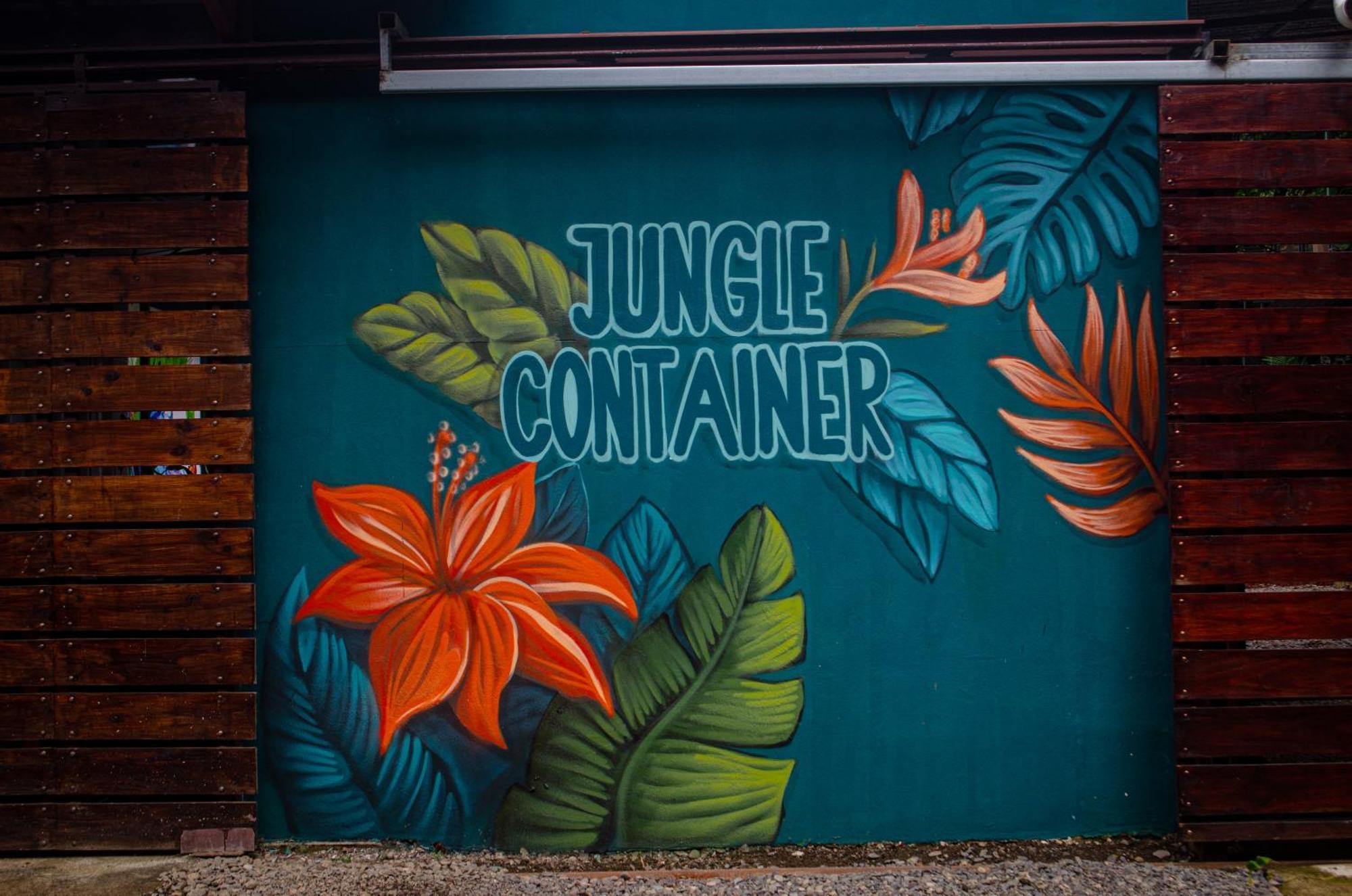 The Jungle Container Bed & Breakfast Quepos Dış mekan fotoğraf