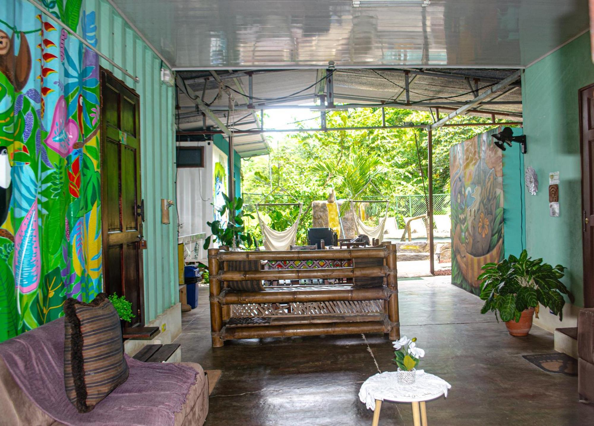 The Jungle Container Bed & Breakfast Quepos Dış mekan fotoğraf