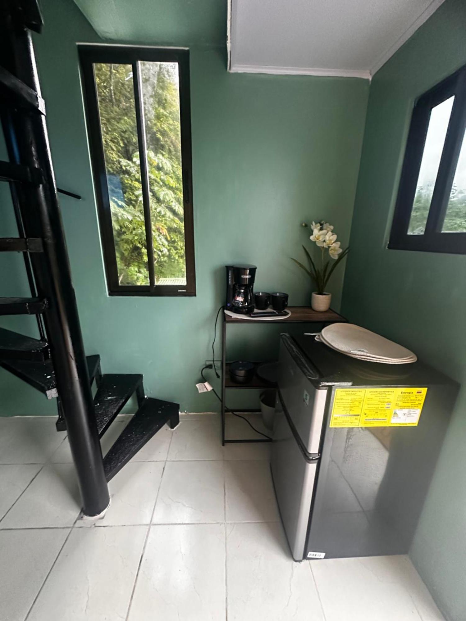 The Jungle Container Bed & Breakfast Quepos Dış mekan fotoğraf